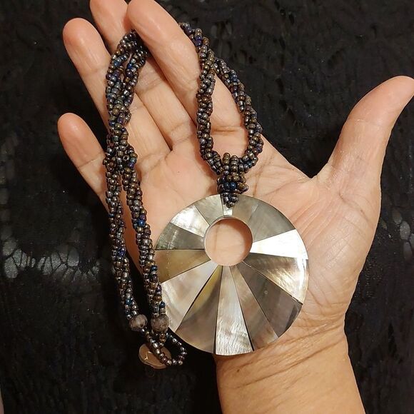 Pinwheel MOP Shell Disc Pendant Twisted Beaded Strands Necklace - Picture 6 of 6